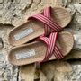 Homewear bien-être - Les Mauricettes de Aude, claquettes ultra légères croisées rouges - LES MAURICETTES