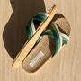 Homewear bien-être - LES MAURICETTES d'Alphonsine, claquettes croisées vertes - LES MAURICETTES