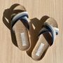 Homewear bien-être - LES MAURICETTES DE Steph, claquettes grises croisées - LES MAURICETTES