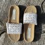 Chaussures - LES MAURICETTES de Gigi, claquettes en crochet blanc ultra légères - LES MAURICETTES