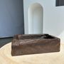 Sculptures, statuettes et miniatures - Coupe en teck asiatique brune foncée rectangulaire simple - OFFICE OBJETS