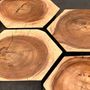 Tables basses - Ensemble de 5 stools hexagonaux en suar bicolore formant mobilier d'appoint modulaire (table basse / assise) - OFFICE OBJETS
