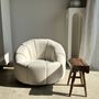 Fauteuils - Grand fauteuil blanc de repos de forme circulaire, garniture tissus blanc - OFFICE OBJETS