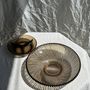 Plats et saladiers - Grande coupe en verre fumé strié Marque France - OFFICE OBJETS