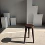 Tabourets - Petit tabouret tripode haut en bois massif brun (1) - OFFICE OBJETS