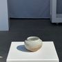 Vases - Petit vase blanc boule col resserré en céramique mouchetée glacée - OFFICE OBJETS