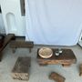 Tabourets - Tabouret en teck asiatique brut monoxyle organique - OFFICE OBJETS
