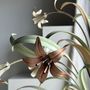 Suspensions - Très grand lustre motifs de fleurs blanc rose et vert Maison Masca D:1m10 H:1m - OFFICE OBJETS