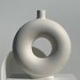 Vases - Vase artisanal soliflore en céramique blanc cassé en forme de roue H30 D;25 - OFFICE OBJETS