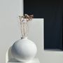 Vases - Vase artisanal boule en terracotta peint en blanc H:24 D:26 - OFFICE OBJETS