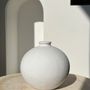 Vases - Vase artisanal boule en terracotta peint en blanc H:24 D:26 - OFFICE OBJETS