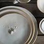 Plats et saladiers - Assiettes SUN. Céramiques portugaises. Ivoire avec bordure dorée - SOWL