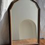 Miroirs - Petit miroir arrondi, cadre en bois, encadrement doré H49,5 - OFFICE OBJETS