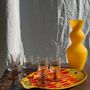 Plats et saladiers - Plat décoratif en forme de poisson fond jaune à décor de piments rouges - OFFICE OBJETS