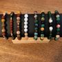 Cadeaux - 10 bracelets en pierres naturelles semi-précieuses avec présentoir - LILIBELLULE
