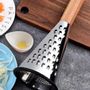 Couteaux - Râpe conique à fromage et légumes avec manche en bois - SOSTRAW & SMARTTHINGS