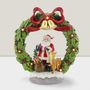 Autres décorations de Noël - Couronne de Noël LED – Père Noël avec Renne et Cadeaux (Lumière Blanc Chaud) - BLUE STAR B.V.