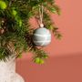 Autres décorations de Noël - Boule de Noël en forme de croix en bois - KINTA