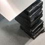 Tables basses - Table à café sculpturale en basalte noir et acier inoxydable [Tecton] - CASE STUDIOS