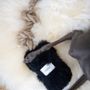 Objets de décoration - Jouet à Tirer en Peau de Mouton Naturelle – Noir - MELLOW CONCEPT STORE