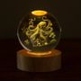 Cadeaux - Veilleuse verre gravée sur base en bois LED avec télécommande. - LIGHT ME UP