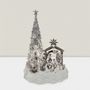 Crèches et santons - Crèche Musicale LED avec Sapin – Effet Cristal et Socle Pailleté - BLUE STAR B.V.
