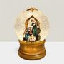 Crèches et santons - Boule à Neige LED avec Crèche – Sainte Famille, Paillettes et Lumière Chaleureuse - BLUE STAR B.V.