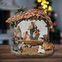 Crèches et santons - Crèche Rustique LED avec Animaux, Lumière Chaleureuse, Minuterie et Type-C - BLUE STAR B.V.
