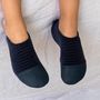 Mode enfantine - Chaussons souples d'intérieur - Les Petits Velours Bleu Profond - LES PAS PETITS