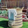 Objets de décoration - Panier à linge Enyo | Panier de rangement | Rayures bleues naturelles - SOLOKO