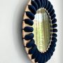 Miroirs - Miroir en velours SUNNY — Cadre sculptural avec cordon en velours fait - PLETOSTUDIO