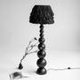 Lampadaires - Lampadaire WABI Japandi — Bois et laine carbonisés faits à la main - PLETOSTUDIO