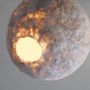 Plafonniers - Grande lampe suspendue Svitylo — Forme de lune sculpturale en fibre de - PLETOSTUDIO