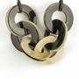 Bijoux - Pendentif anneaux entrelacés en corne blonde et noire - L INDOCHINEUR X RIVÊT