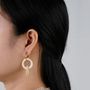 Bijoux - Créoles 2 anneaux suspendus en corne blonde - L INDOCHINEUR X RIVÊT