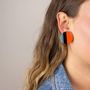 Bijoux - Boucles d'oreilles clip disque laqué bicolore orange et gris-bleu - L INDOCHINEUR X RIVÊT