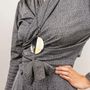Bijoux - Pendentif rond corne noire Africaine, laque ivoire et laiton - L INDOCHINEUR X RIVÊT