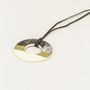 Bijoux - Pendentif anneau corne noire Africaine, laque ivoire et laiton - L INDOCHINEUR X RIVÊT