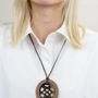 Bijoux - Pendentif oval en sabot avec motif longévité ajouré et laque orange - L INDOCHINEUR X RIVÊT