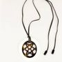 Bijoux - Pendentif oval en sabot avec motif longévité ajouré et laque orange - L INDOCHINEUR X RIVÊT