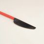 Couverts & ustensiles de cuisine - Couteau à beurre en corne noire avec manche laqué rouge - L INDOCHINEUR X RIVÊT