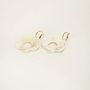 Bijoux - Boucles d'oreilles marguerite en corne blonde - L INDOCHINEUR X RIVÊT