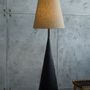 Lampadaires - Lampadaire Vereteno — Base sculpturale en érable carbonisé avec abat-j - PLETOSTUDIO