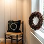 Objets de décoration - Dark Brown Wooden Wreath - WE LOVE SEASONS