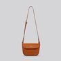 Sacs et cabas - Eve - Sac à bandoulière de taille moyenne en cuir brun grainé - MIMI BERRY