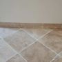 Crockery - Light travertine plinth - LIGERIO