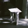 Tables basses - 'BOND' SIDE TABLE - CALACATTA MARBLE - KIWANO CONCEPT