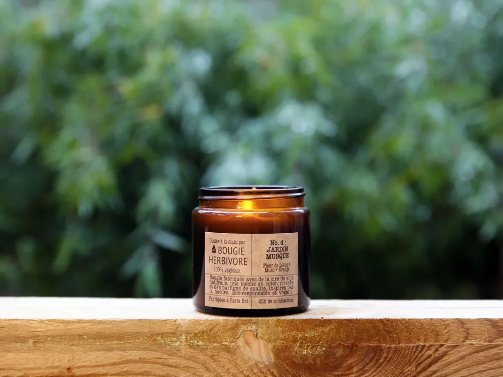 Objets de décoration - No. 4 : JARDIN MUSQUE - Fleur de Lotus + Musc + Orange - Petite - LA BOUGIE HERBIVORE