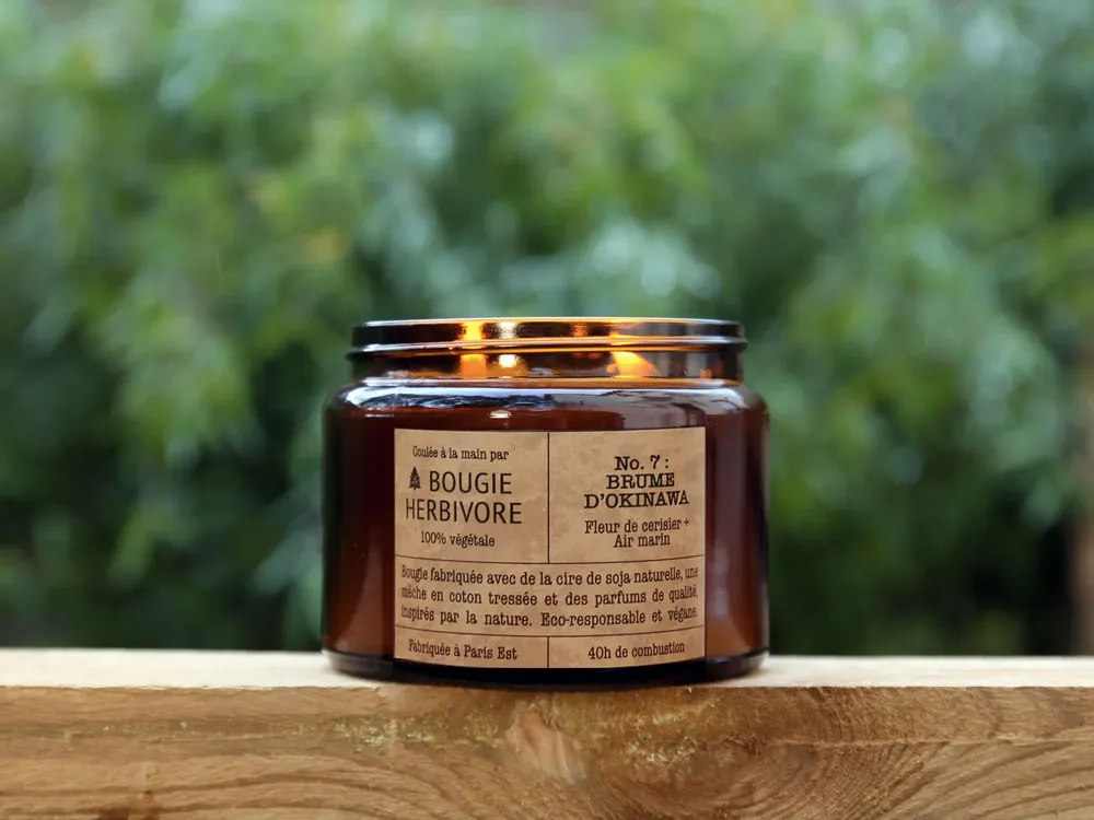 Objets de décoration - Bougie No. 7 : 400g - BRUME D'OKINAWA - Fleur de cerisier + Air Marine - LA BOUGIE HERBIVORE