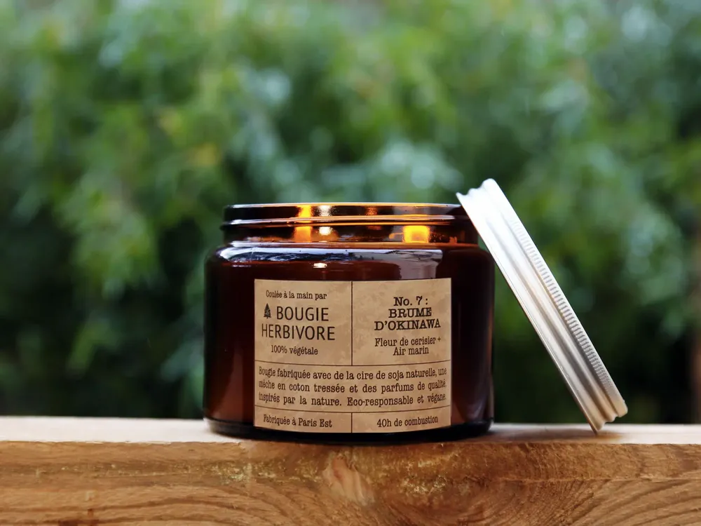 Objets de décoration - Bougie No. 7 : 400g - BRUME D'OKINAWA - Fleur de cerisier + Air Marine - LA BOUGIE HERBIVORE